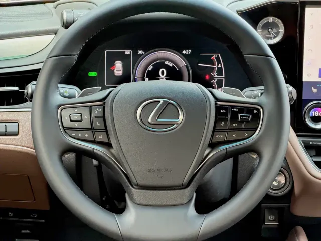 Lexus ES — Фото автомобиля 8