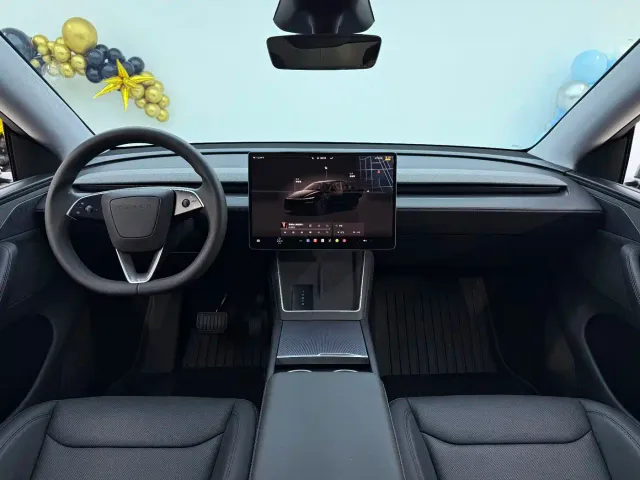 Tesla Model Y — Фото автомобиля 4