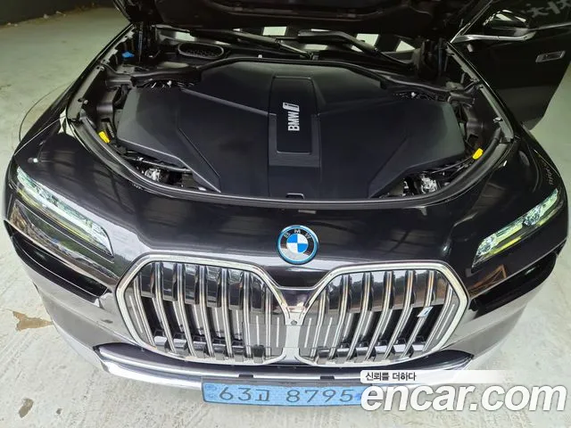 BMW i7 — Фото автомобиля 9