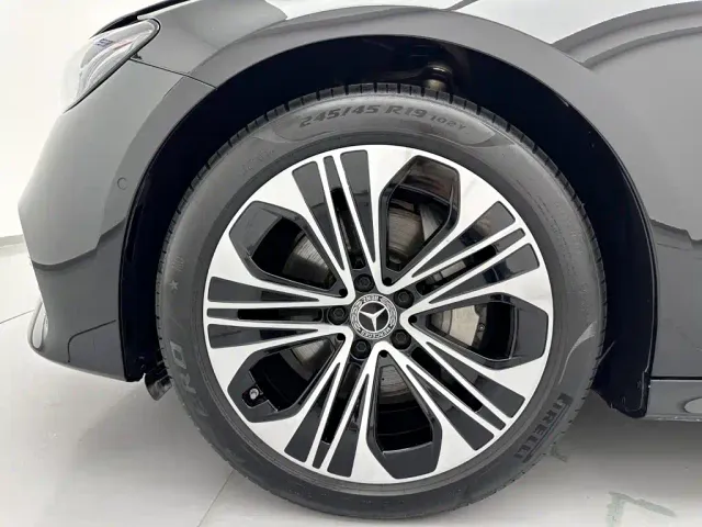 Mercedes-Benz E-Class — Фото автомобиля 30