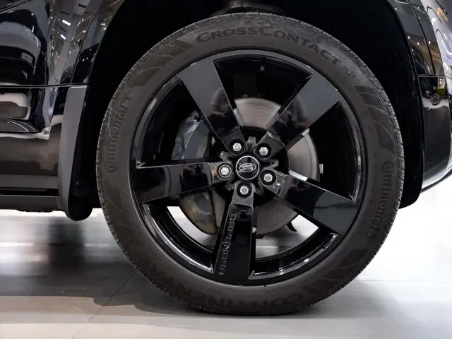 Land Rover Defender — Фото автомобиля 12