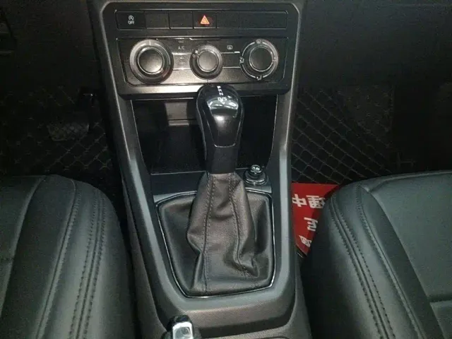 Volkswagen T-Cross — Фото автомобиля 9
