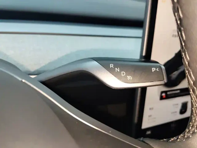 Tesla Model Y — Фото автомобиля 9