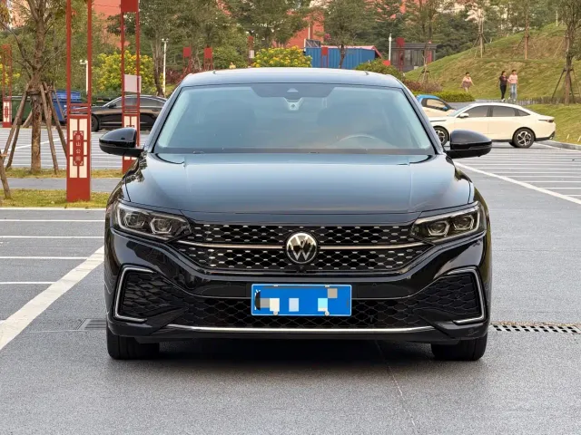 Volkswagen Passat — Фото автомобиля 2