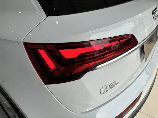 Audi Q5L — Фото автомобиля 9