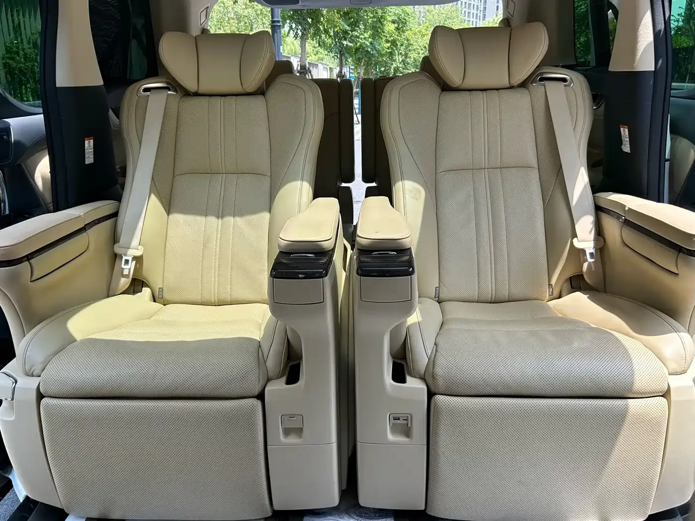 Toyota Alphard 2021 Hybrid 2.5L Premium — Фото автомобиля 9