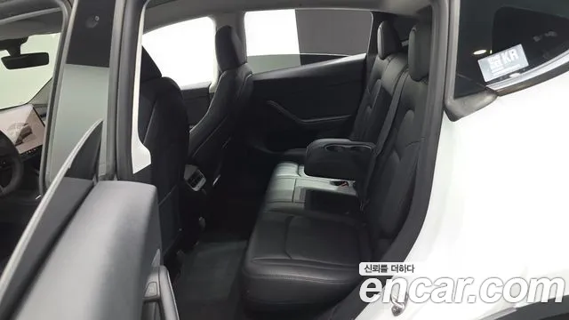 Tesla Model Y — Фото автомобиля 12