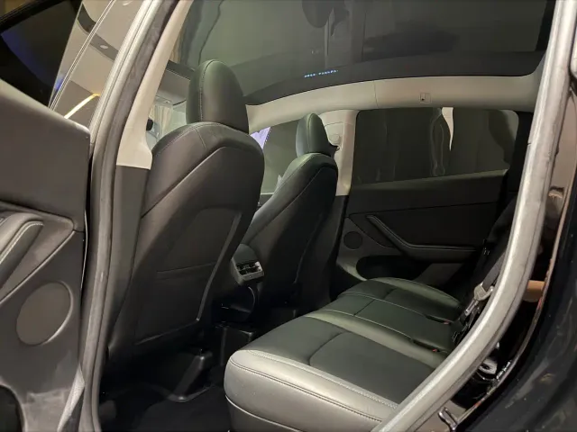 Tesla Model Y — Фото автомобиля 9