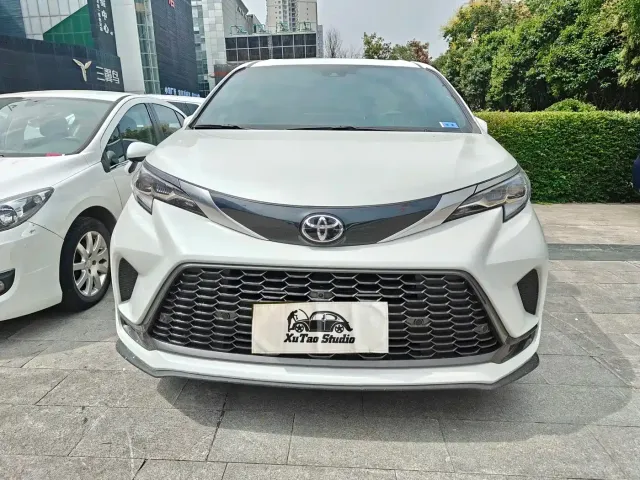 Toyota Granvia 2024 2.5L Hybrid Supreme ULTRA — Фото автомобиля 2