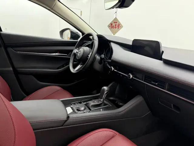Mazda Axela — Фото автомобиля 15