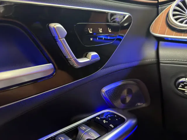 Mercedes-Benz EQE SUV — Фото автомобиля 4
