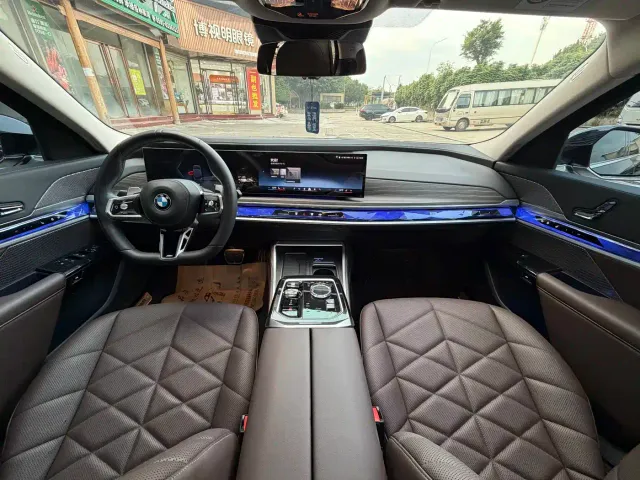 BMW 7 Series — Фото автомобиля 5