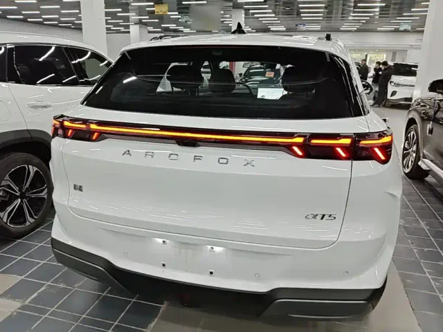 Arcfox Alpha T5 — Фото автомобиля 5
