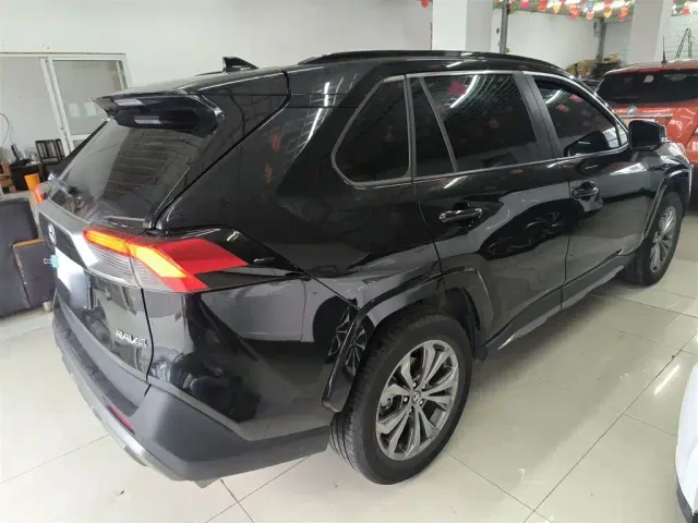 Toyota RAV4 — Фото автомобиля 4