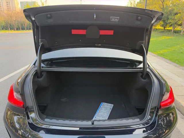 BMW 3 Series — Фото автомобиля 13