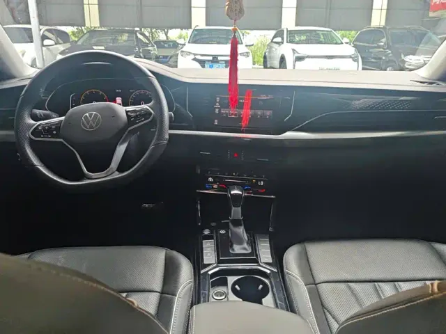 Volkswagen Passat — Фото автомобиля 12