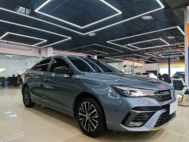 Roewe i5 — Фото автомобиля 3