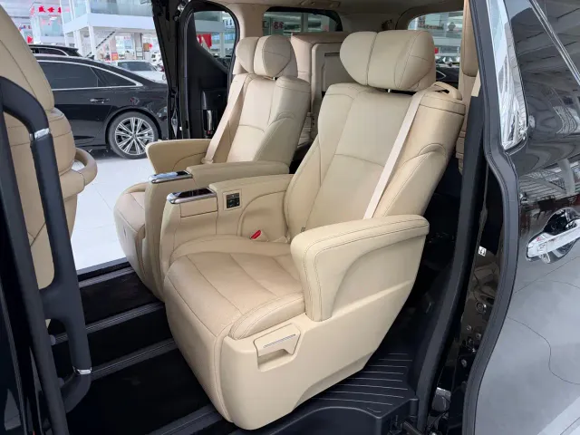 Toyota Alphard — Фото автомобиля 7