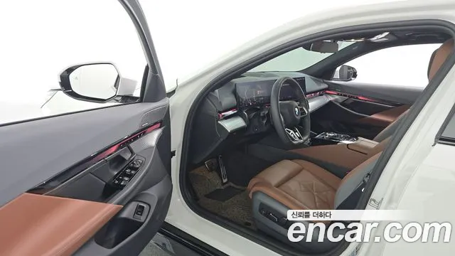 BMW 5-Series 5 серия (G60) 530i xDrive M Sport — Фото автомобиля 10