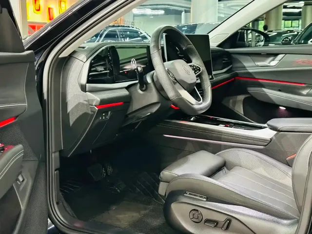 Volkswagen Passat 2025 Model Pro 380TSI Starlight Dragon Edition — Фото автомобиля 4
