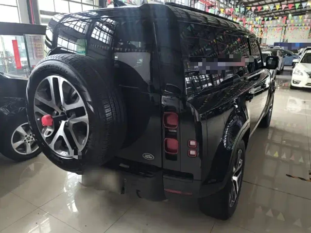 Land Rover Defender — Фото автомобиля 6