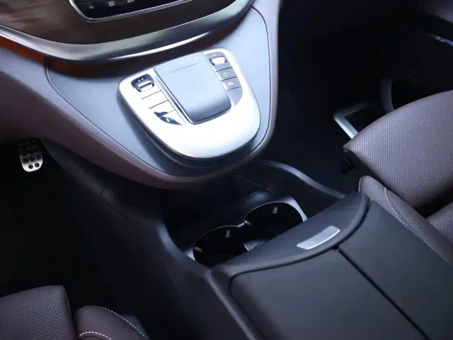 Mercedes-Benz V-Class — Фото автомобиля 12