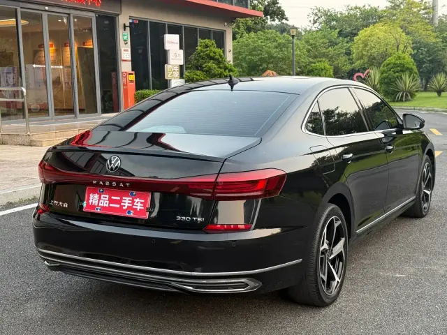 Volkswagen Passat — Фото автомобиля 5