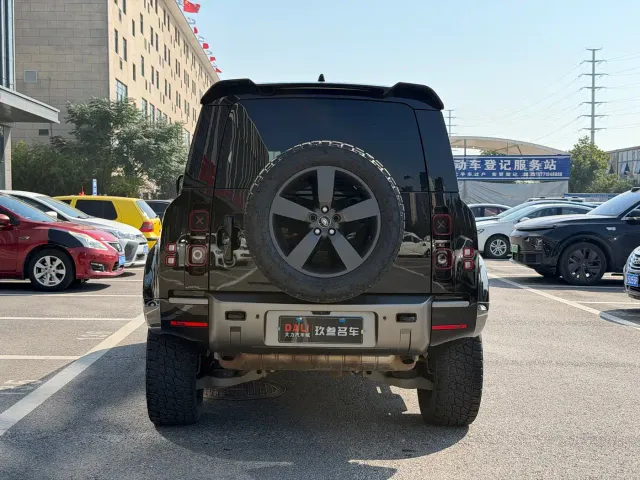 Land Rover Defender — Фото автомобиля 4