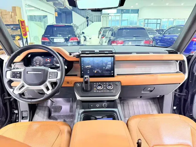 Land Rover Defender — Фото автомобиля 8