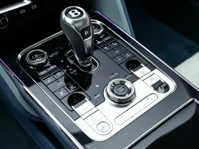 Bentley Flying Spur — Фото автомобиля 21