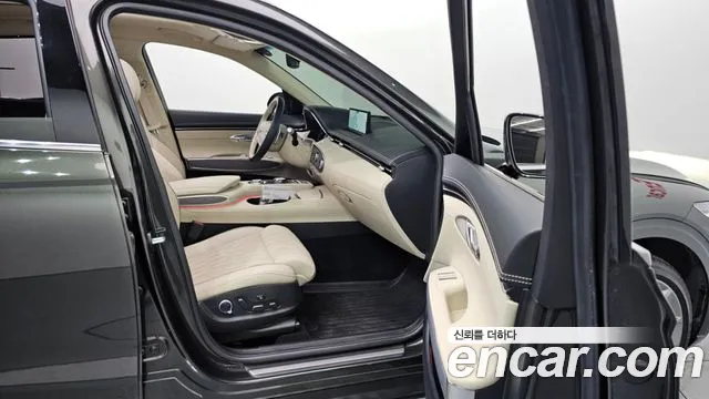Genesis GV70 — Фото автомобиля 25