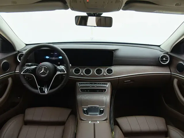 Mercedes-Benz E-Class — Фото автомобиля 20