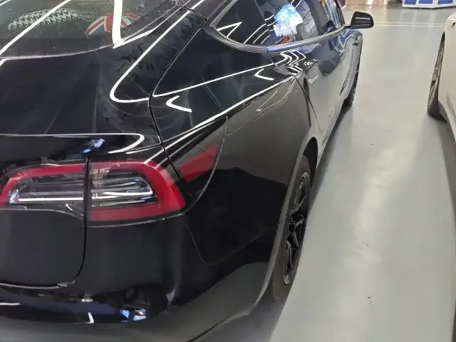 Tesla Model 3 — Фото автомобиля 7