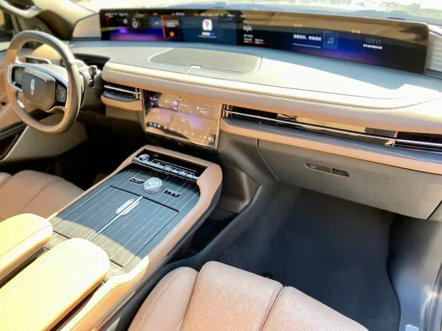 Lincoln Navigator — Фото автомобиля 11