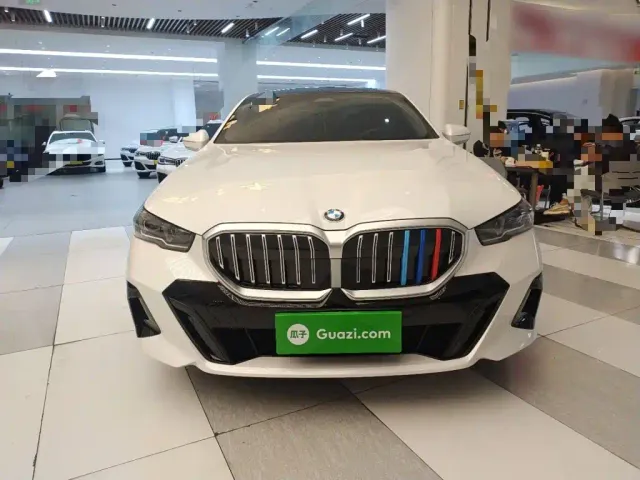 BMW 5 Series — Фото автомобиля 2