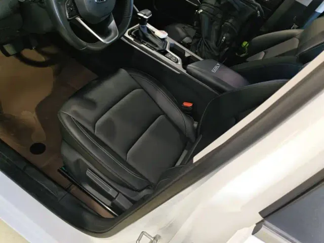Geely Emgrand — Фото автомобиля 14