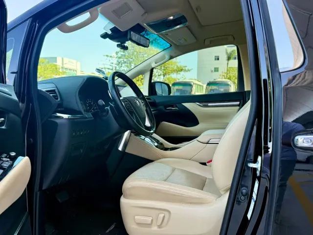 Toyota Alphard — Фото автомобиля 7