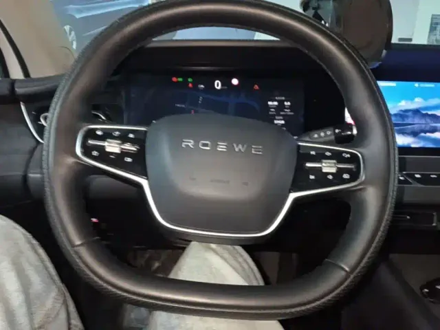 Roewe D7 — Фото автомобиля 10