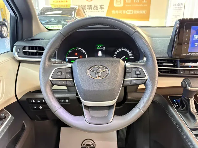 Toyota Sienna — Фото автомобиля 16