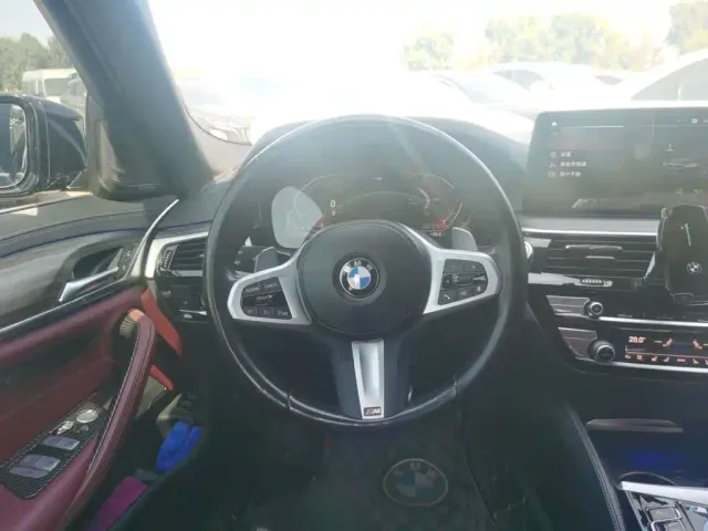 BMW 5 Series — Фото автомобиля 11