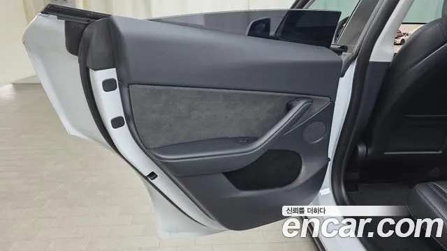 Tesla Model Y — Фото автомобиля 20