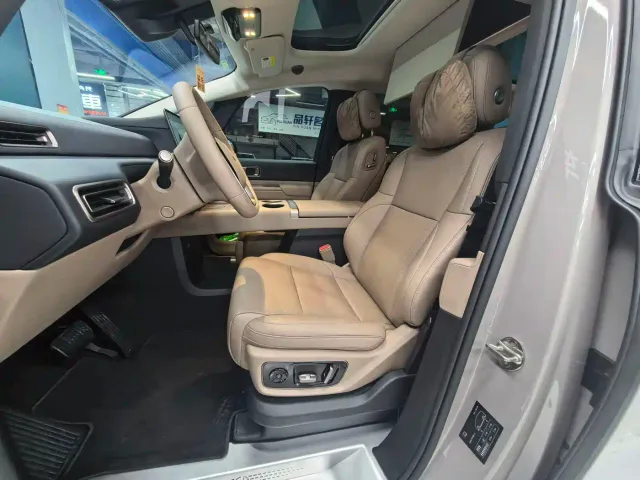 Li Auto MEGA — Фото автомобиля 16