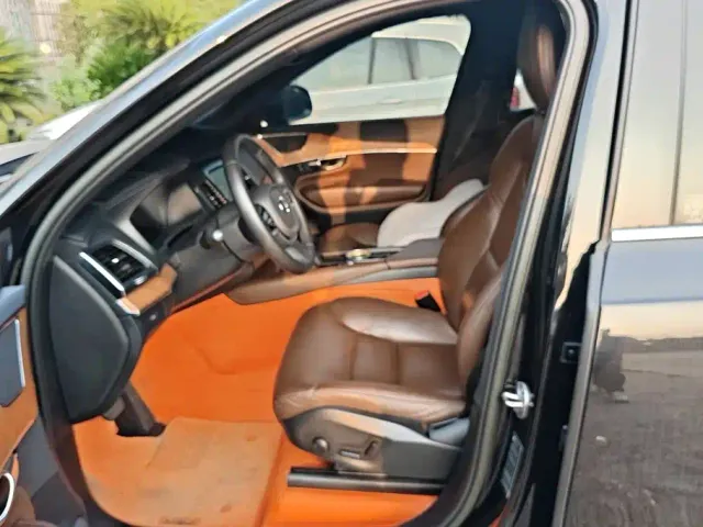 Volvo XC90 — Фото автомобиля 9