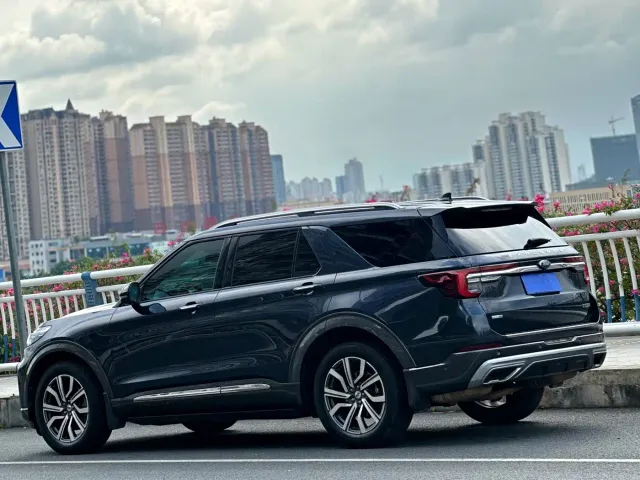 Ford Explorer — Фото автомобиля 5
