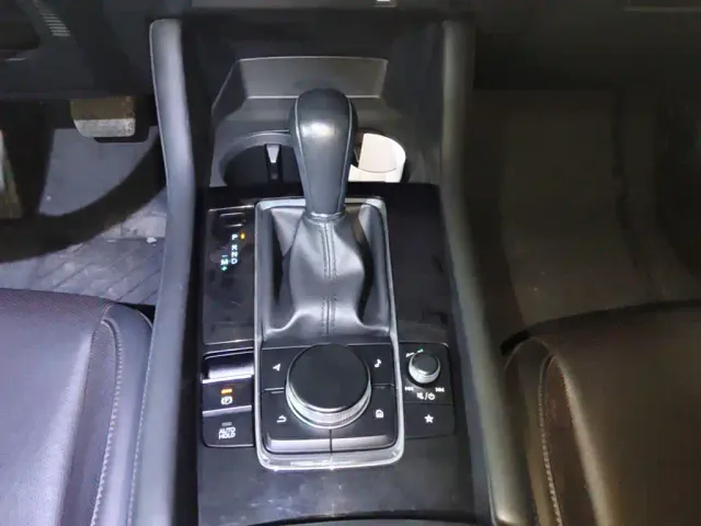 Mazda Axela — Фото автомобиля 13