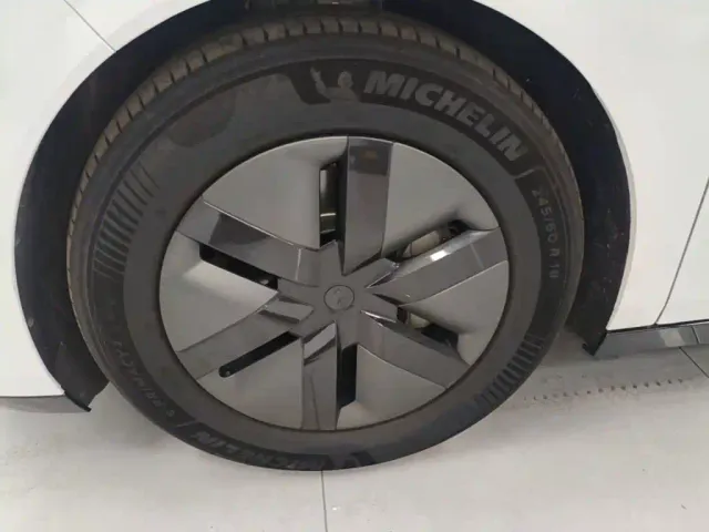 Li Auto MEGA — Фото автомобиля 22