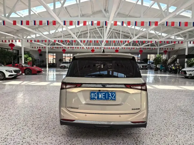 Wuling Jiachen — Фото автомобиля 6