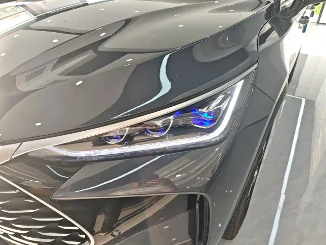 BYD Tang — Фото автомобиля 4
