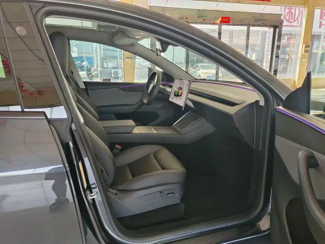 Tesla Model Y — Фото автомобиля 19