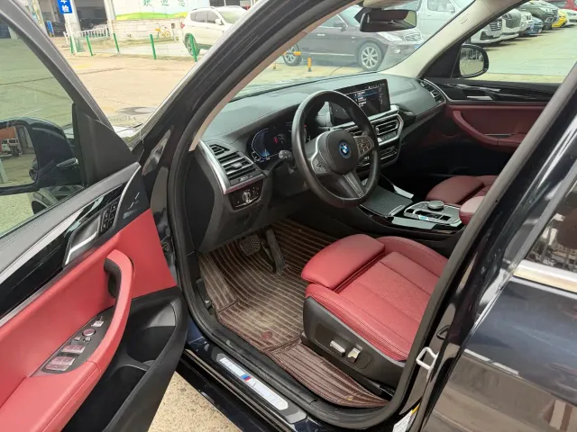 BMW iX3 — Фото автомобиля 4